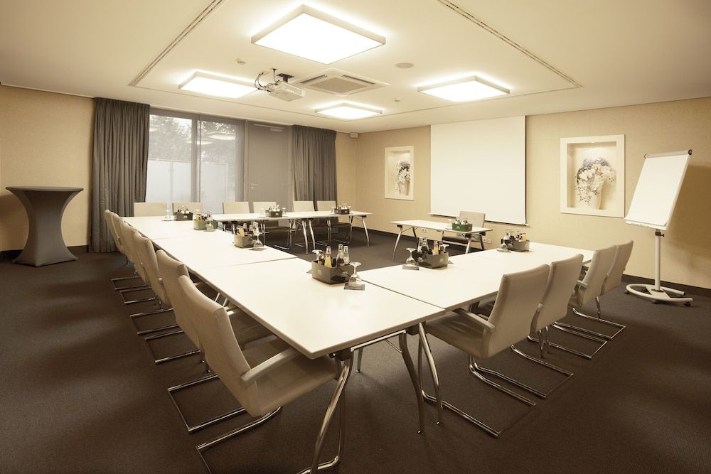 undefined Hamburger Hof Hotel 8