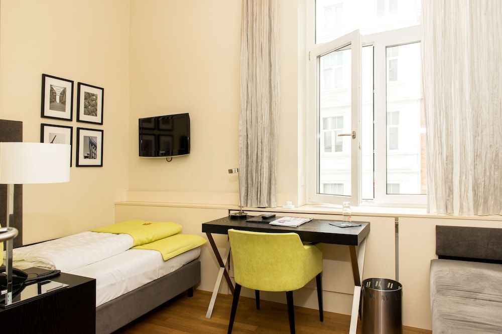 undefined Hamburger Hof Hotel 4
