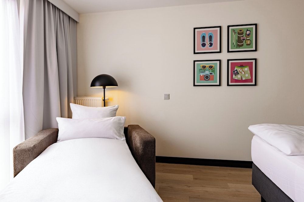 Garner Hotel Oberhausen by IHG Premium Room, 1 Queen Bed 6