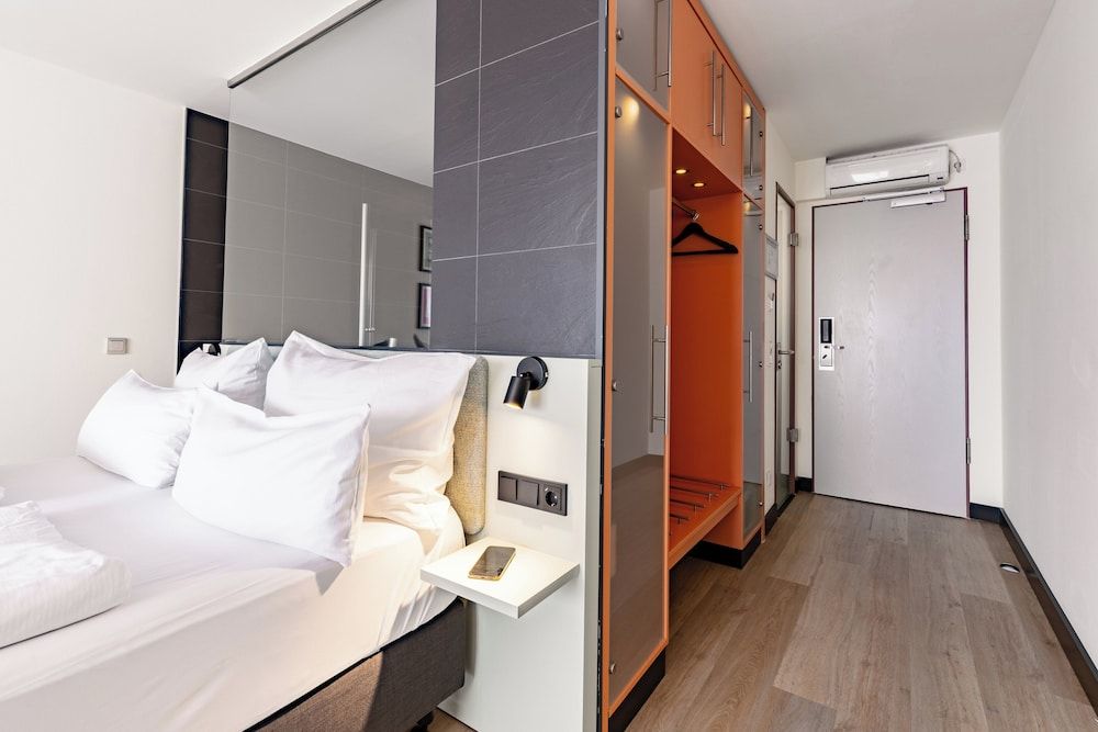 Garner Hotel Oberhausen by IHG Premium Room, 1 Queen Bed 3