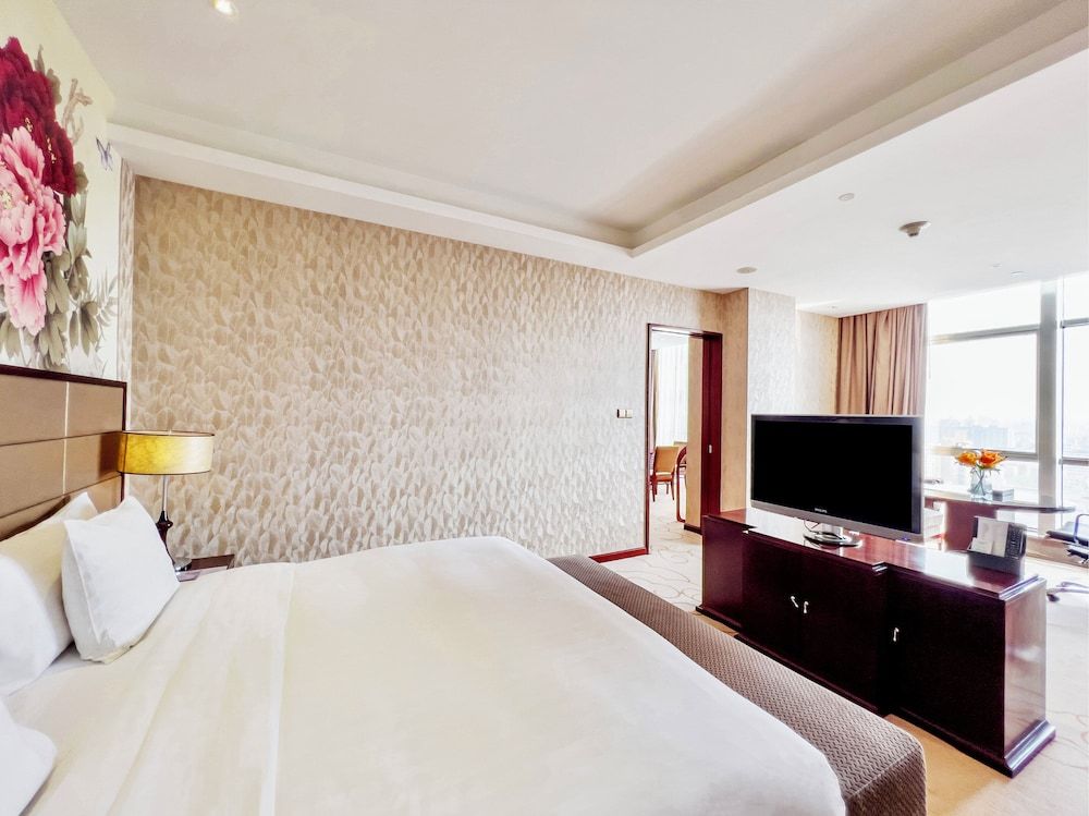 Suite, 1 Bedroom (Dining, High Floor)