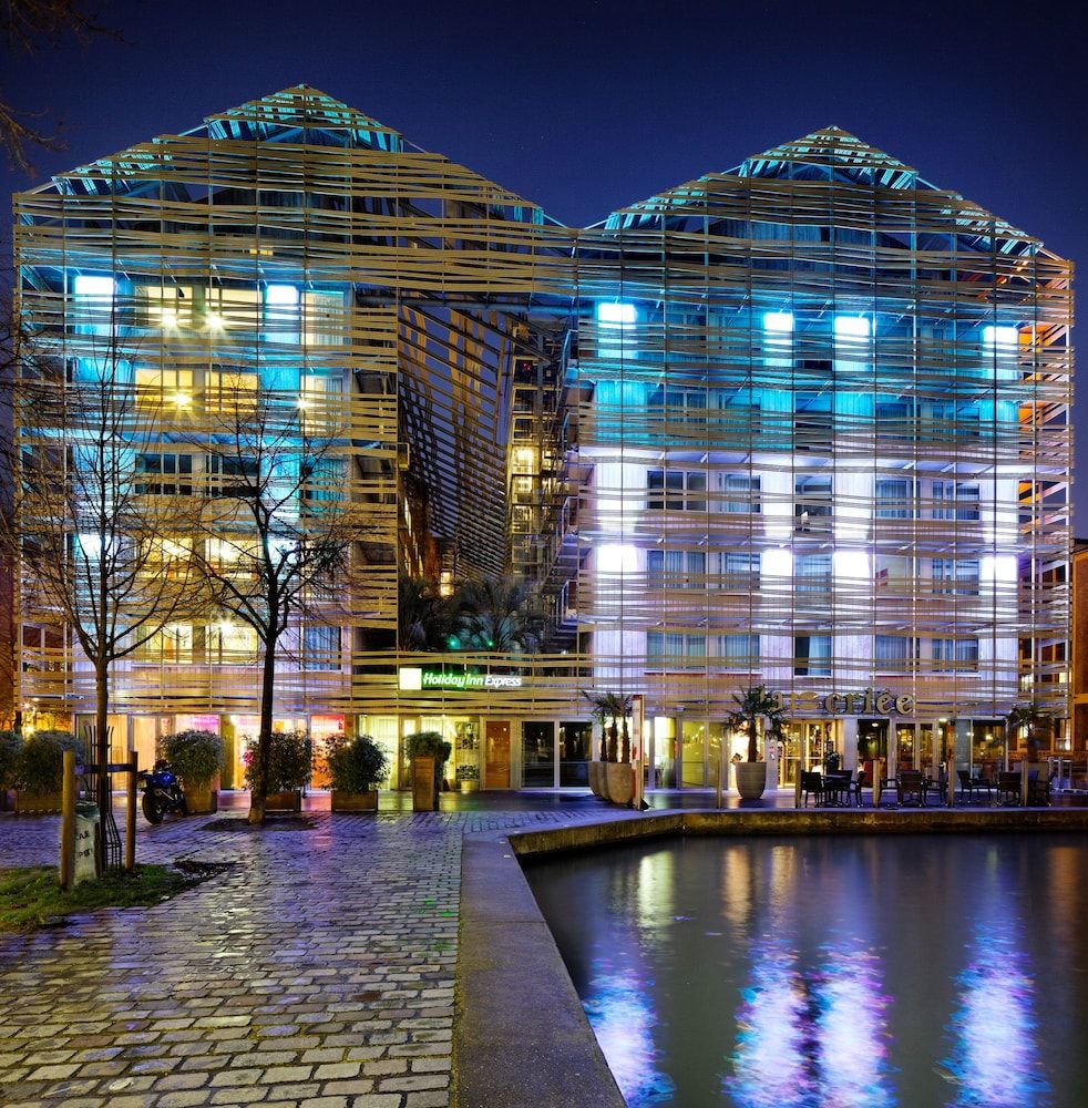 undefined Holiday Inn Express Paris-Canal de la Villette by IHG 9
