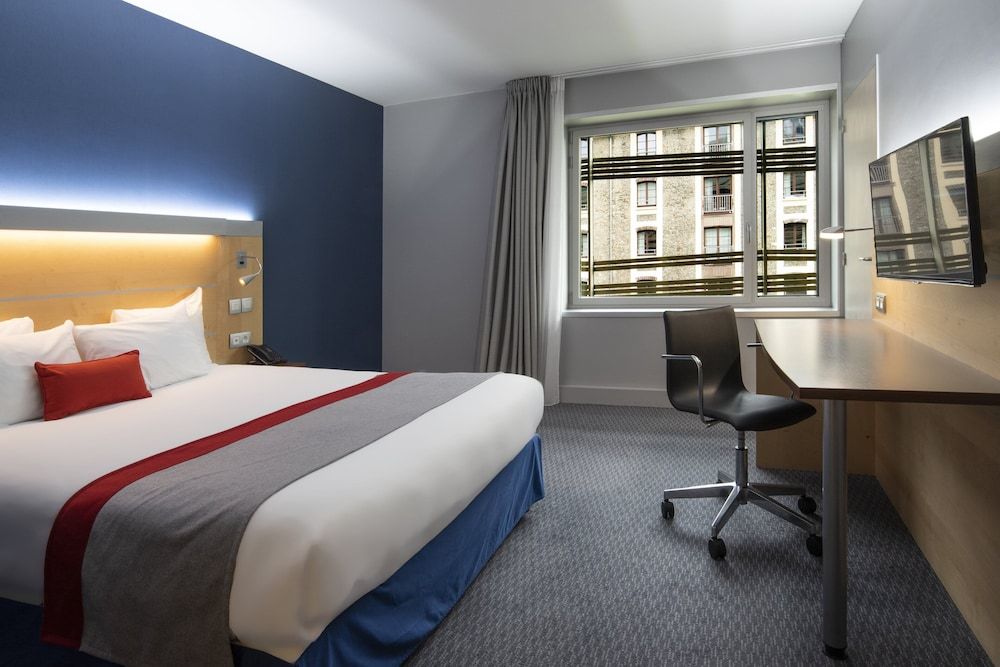 Holiday Inn Express Paris-Canal de la Villette by IHG Standard Room, 1 Double Bed, Accessible (Free Breakfast)