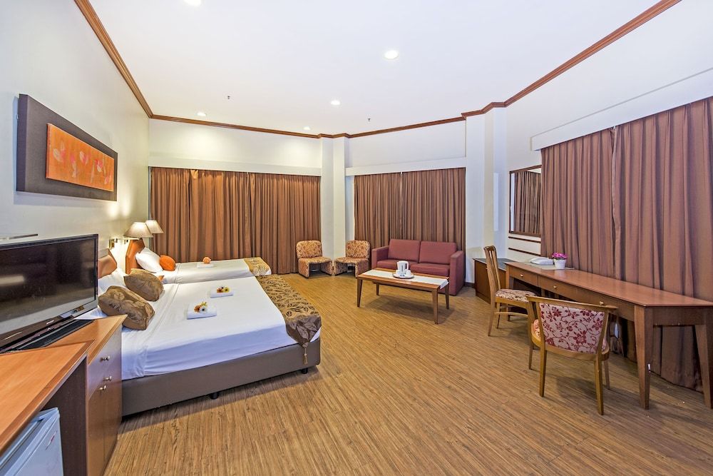 undefined Hotel 81 Tristar 3