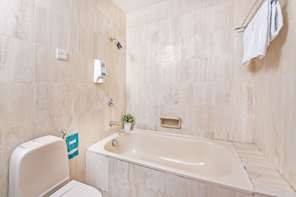 undefined Hotel 81 Tristar 7