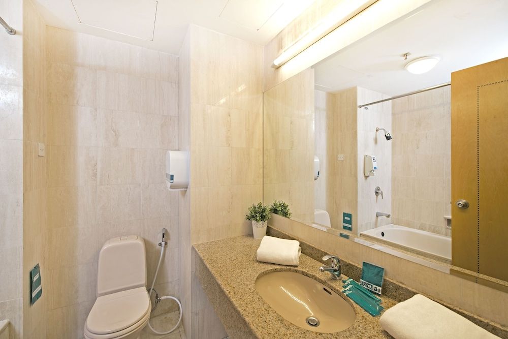 undefined Hotel 81 Tristar 4