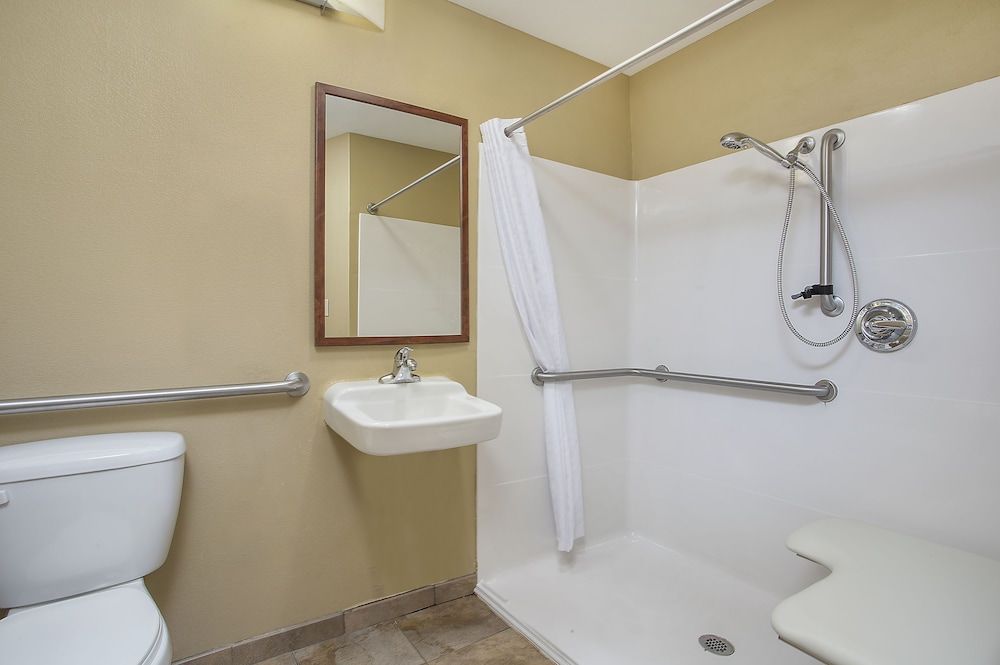 Suite, 1 Bedroom, Accessible (Communications, Accessible Tub)