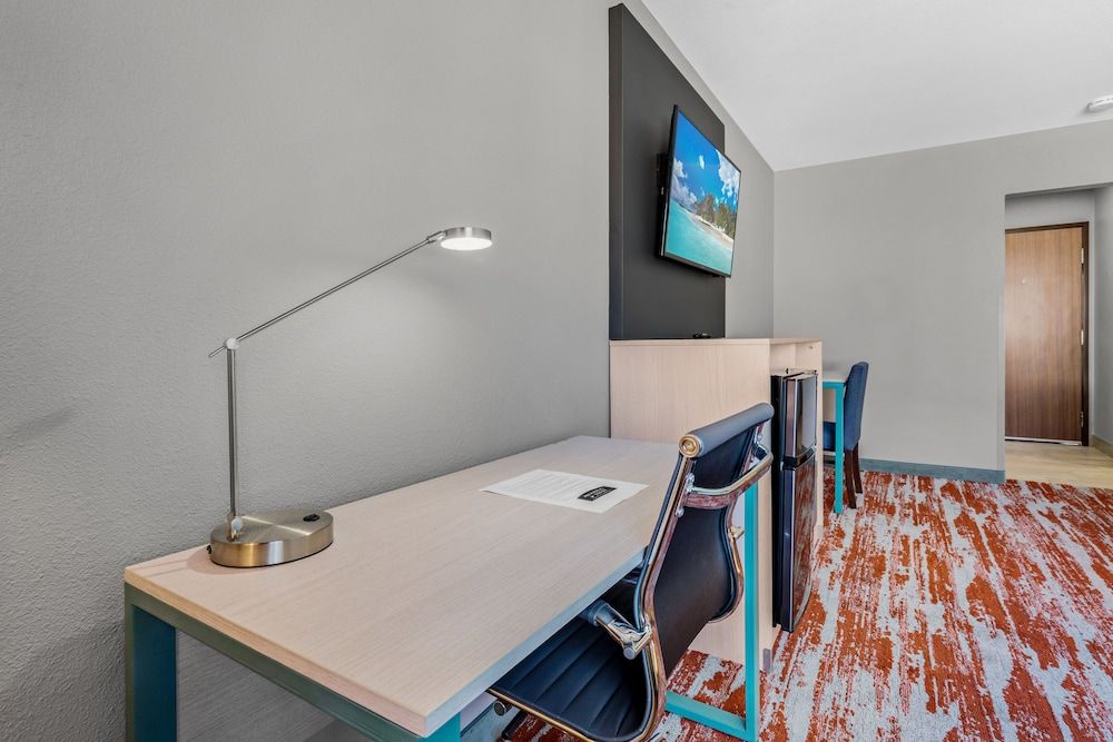 Avania Inn of Santa Barbara Deluxe Room, 1 King Bed (Deluxe King) 7