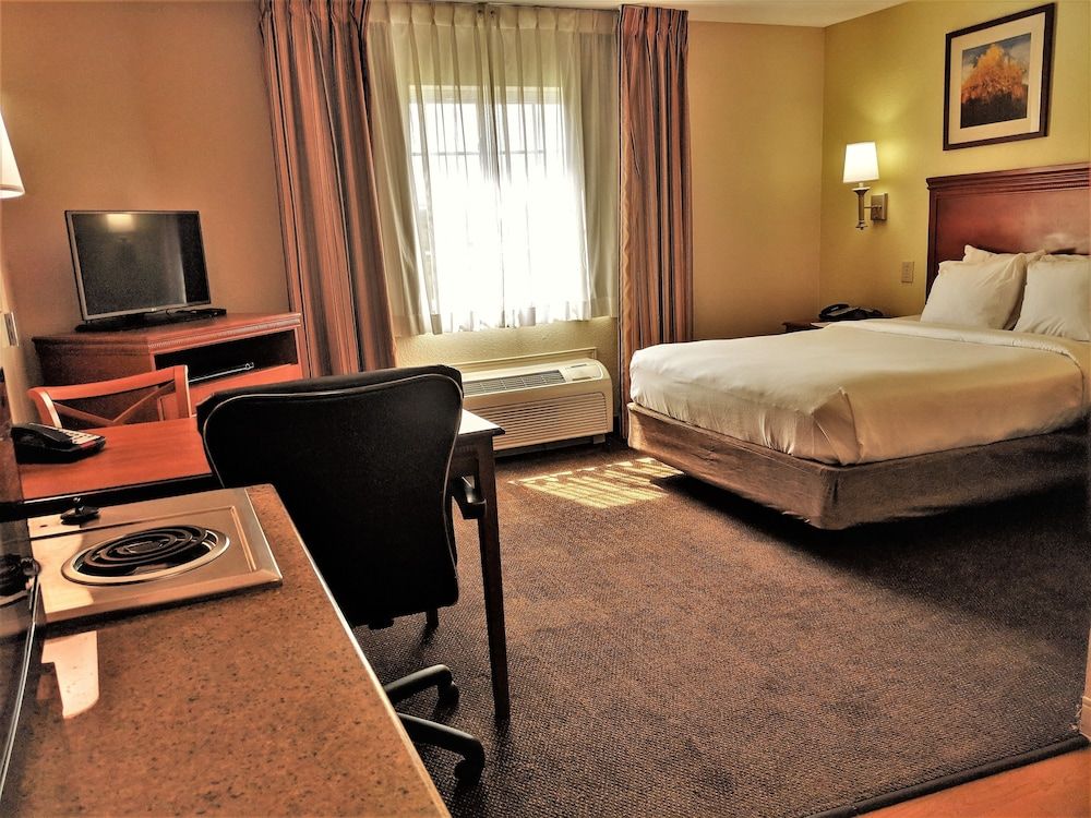 Studio Suite, 1 Queen Bed, Accessible (Mobility, Accessible Tub)