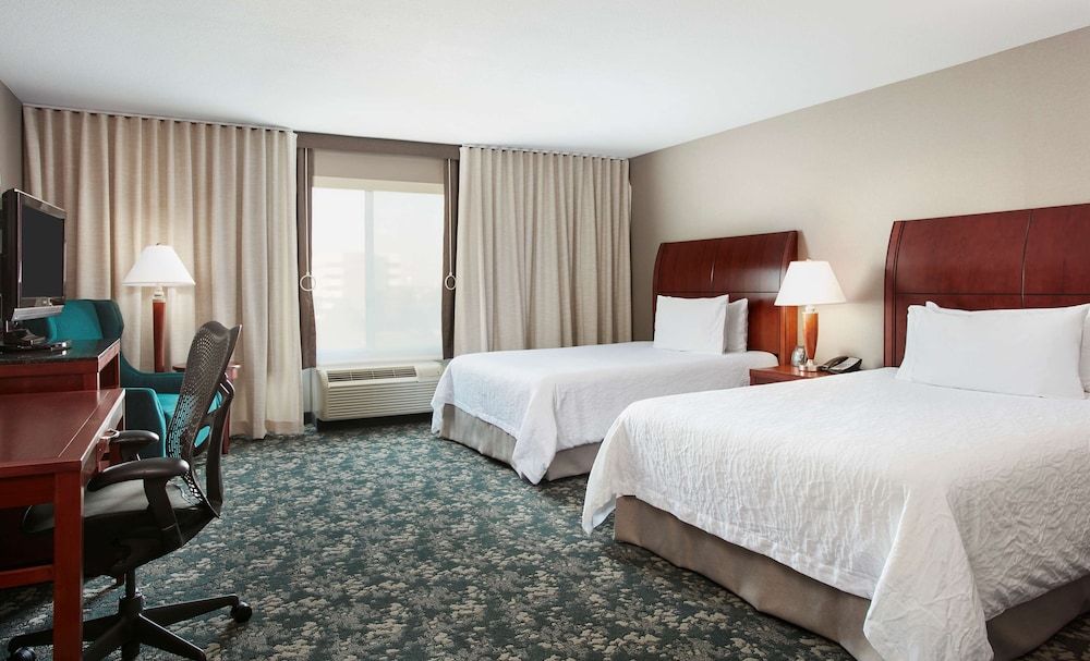 Room, 2 Queen Beds, Accessible (Roll-in Shower)