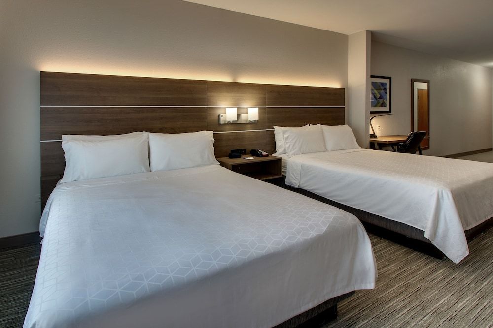 Suite, 2 Queen Beds, Accessible, Non Smoking (Comms Accessible. Roll-In Shower)