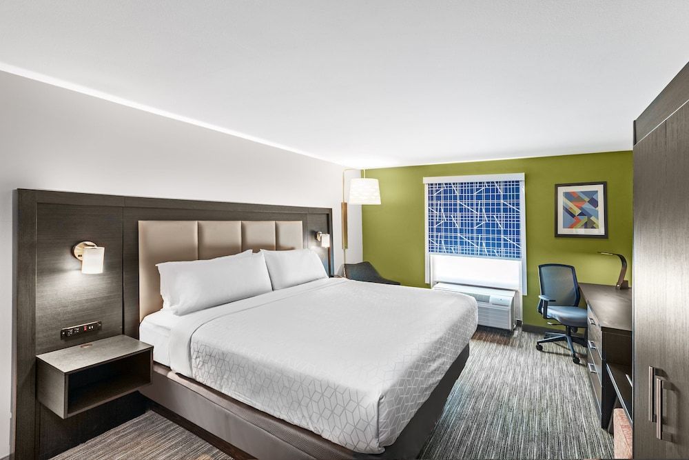 Standard Room, 1 King Bed, Accessible (Communications, Accessible Tub)