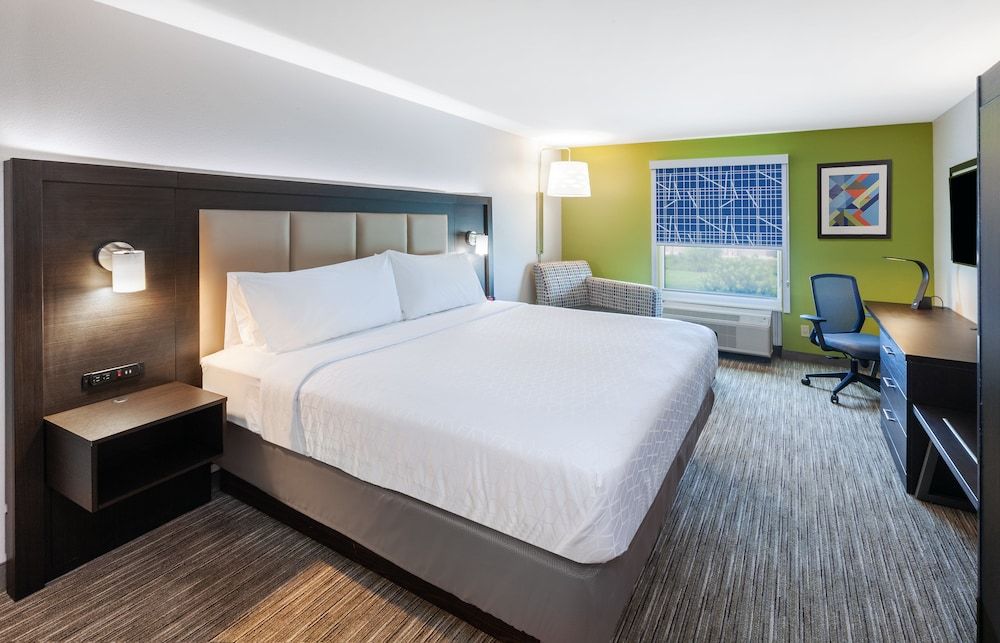 Standard Room, 1 King Bed