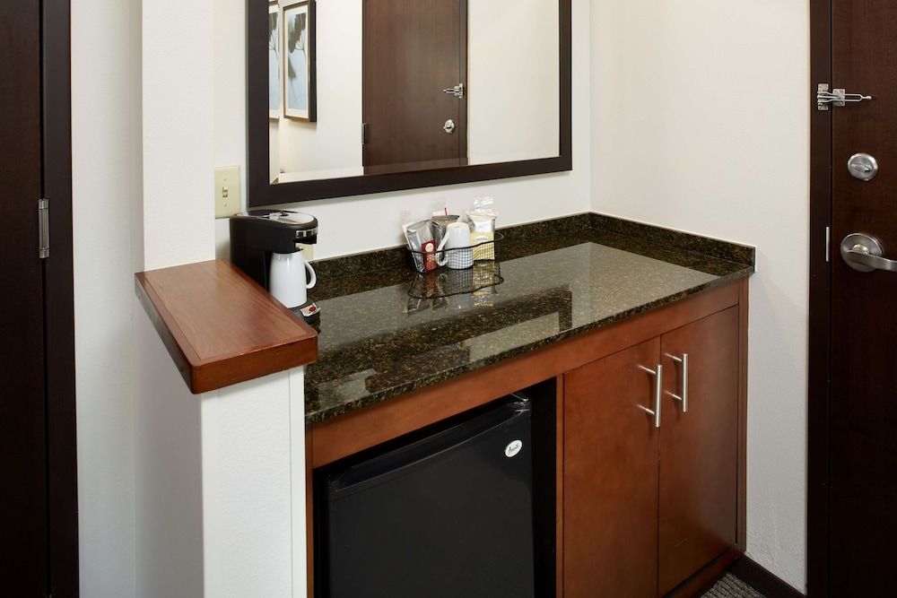 Room, 2 Queen Beds, Accessible, Bathtub