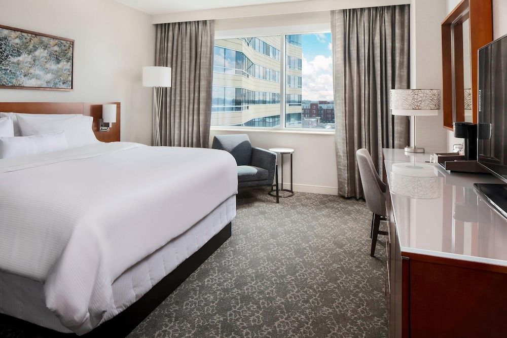 Executive Room, 1 King Bed (Mobility/Hearing Accessible, Tub)