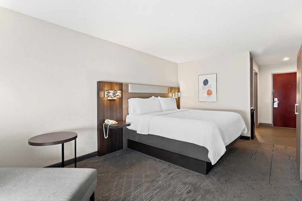 Standard Room, 1 King Bed