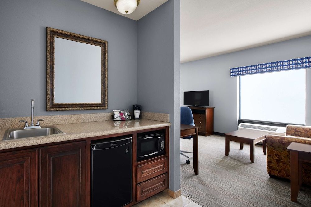 Suite, 1 King Bed, Accessible, Non Smoking