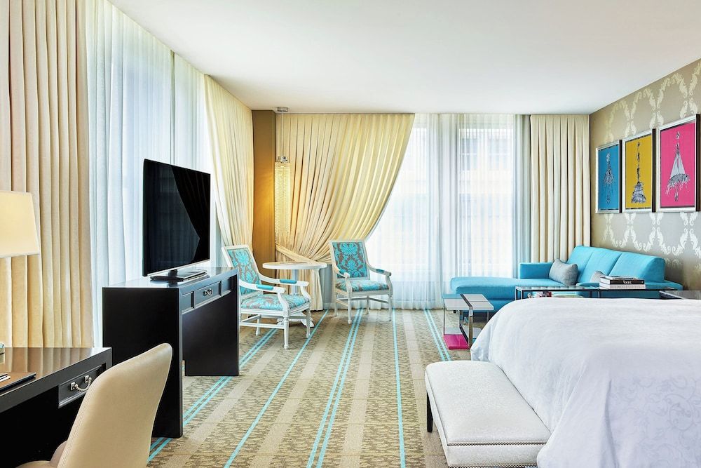 Studio Suite, 1 King Bed, Non Smoking (City View)