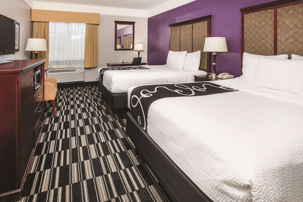 Room, 2 Queen Beds, Accessible, Non Smoking (Tub with Grab Bars)