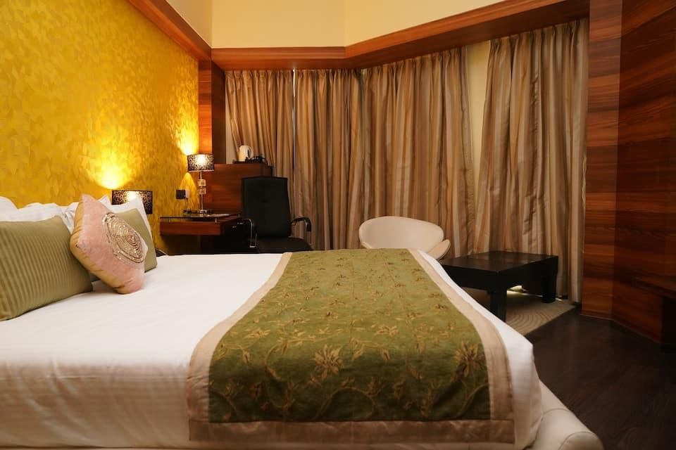 EXECUTIVE ROOM