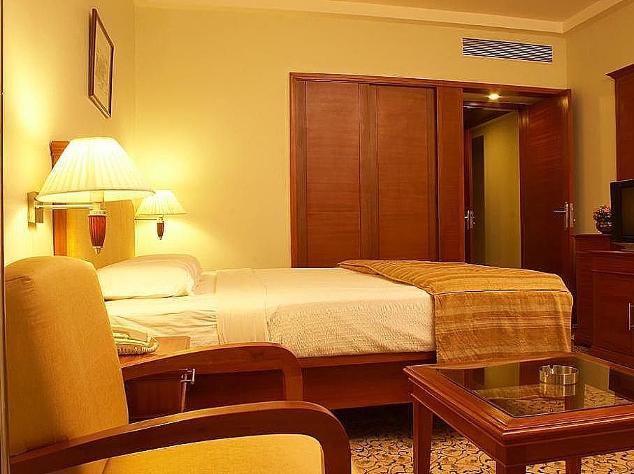 Golden Landmark Resort Club Class 4