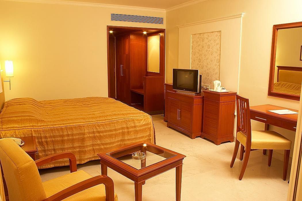 Golden Landmark Resort Club Class 7