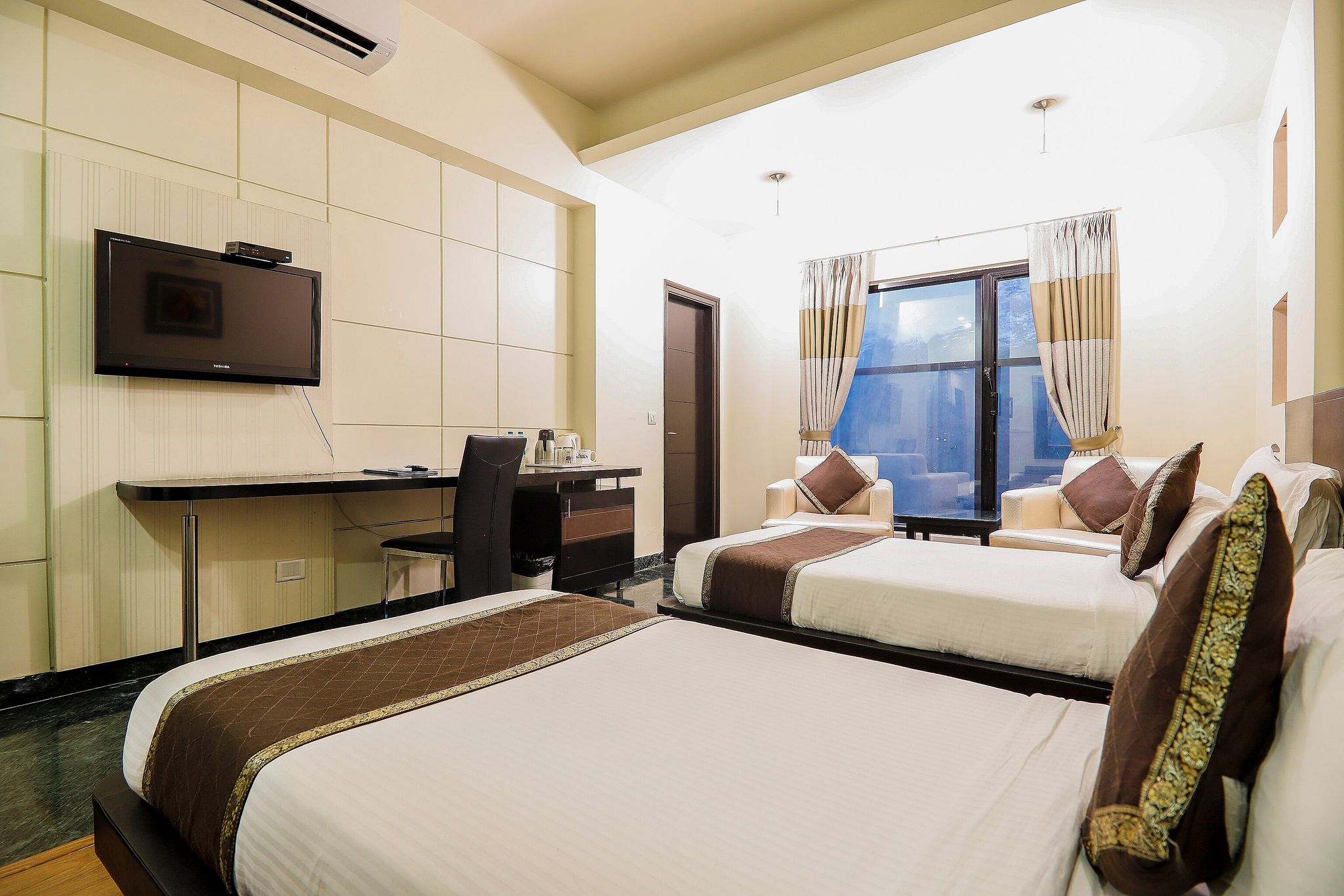 Hotel Mosaic Deluxe Room 12