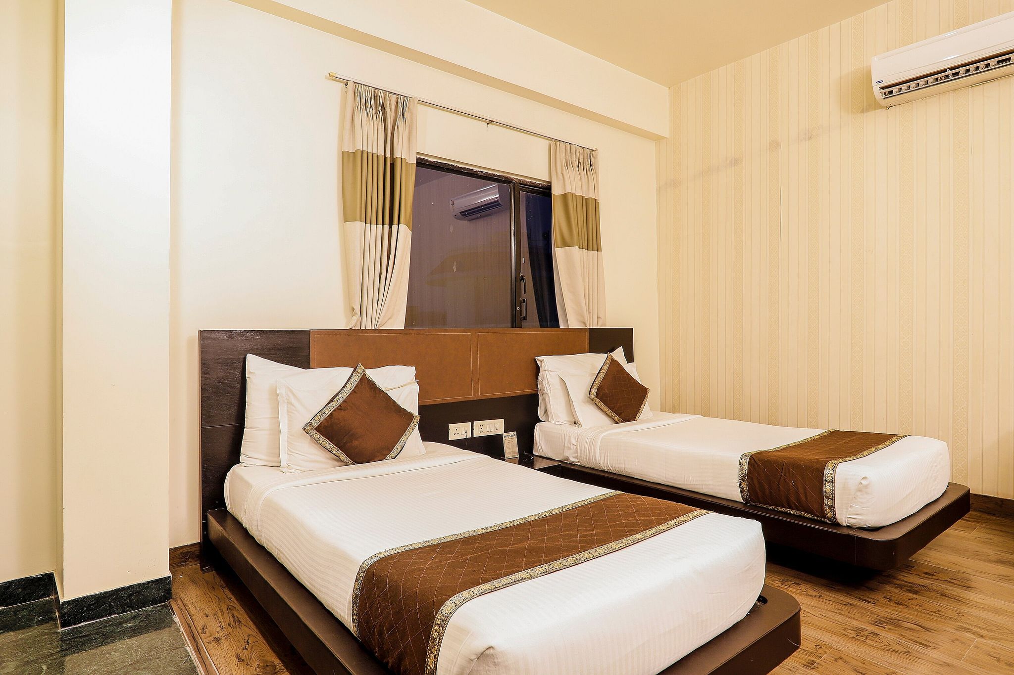 Hotel Mosaic Deluxe Room 5