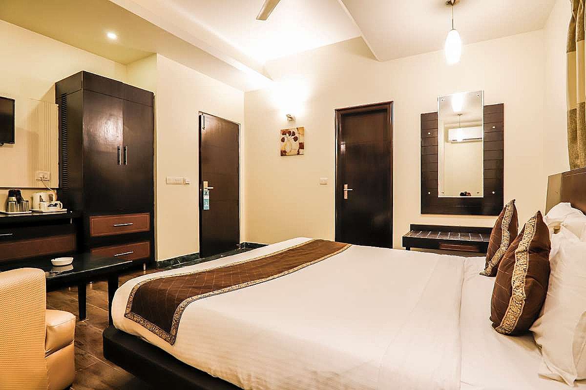 Hotel Mosaic Deluxe Room 8