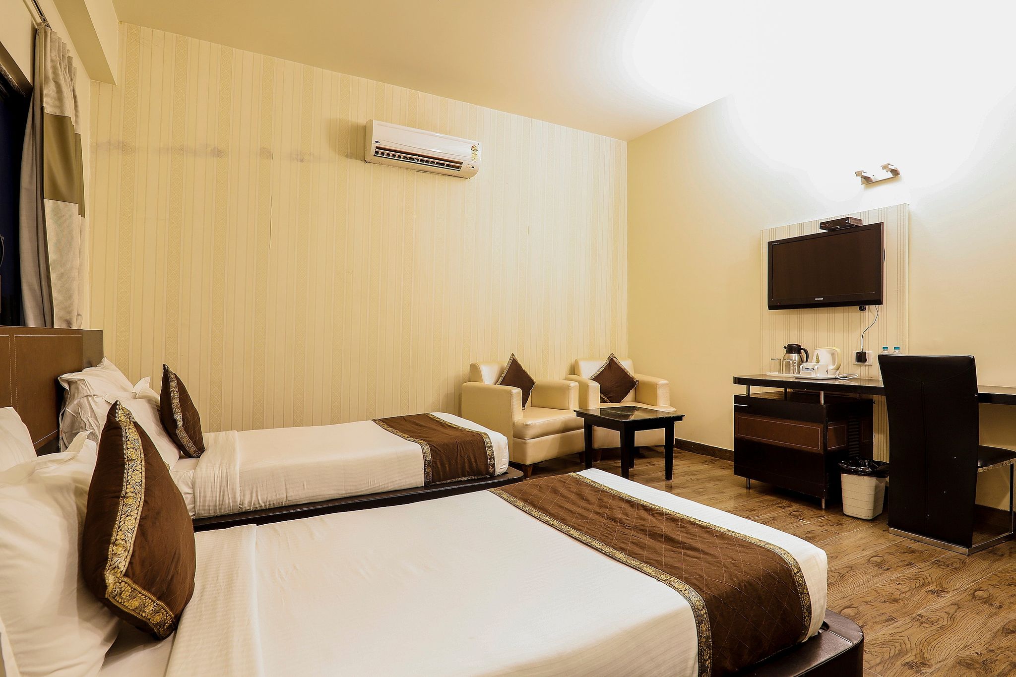 Hotel Mosaic Deluxe Room 6