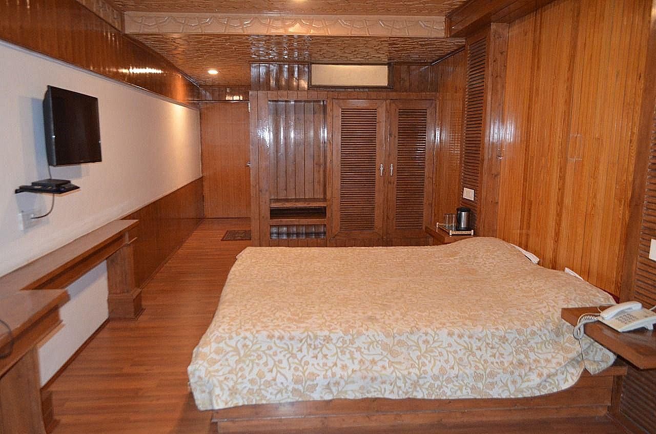 Lake Facing Deluxe Room