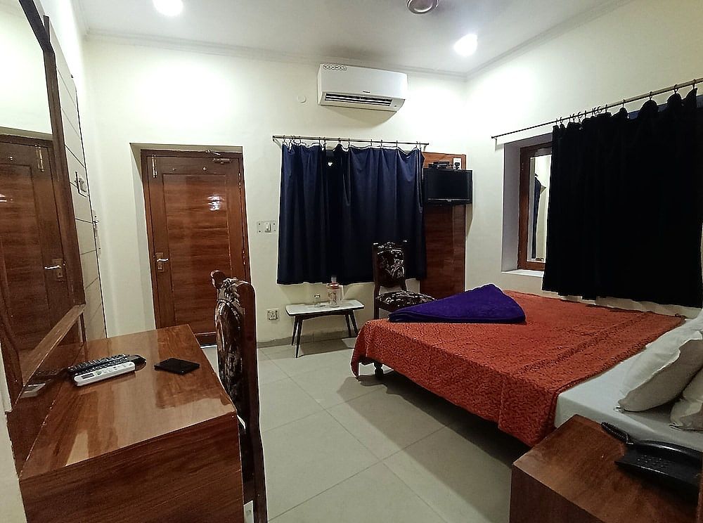 Hotel Ganga Azure Standard AC Room 5
