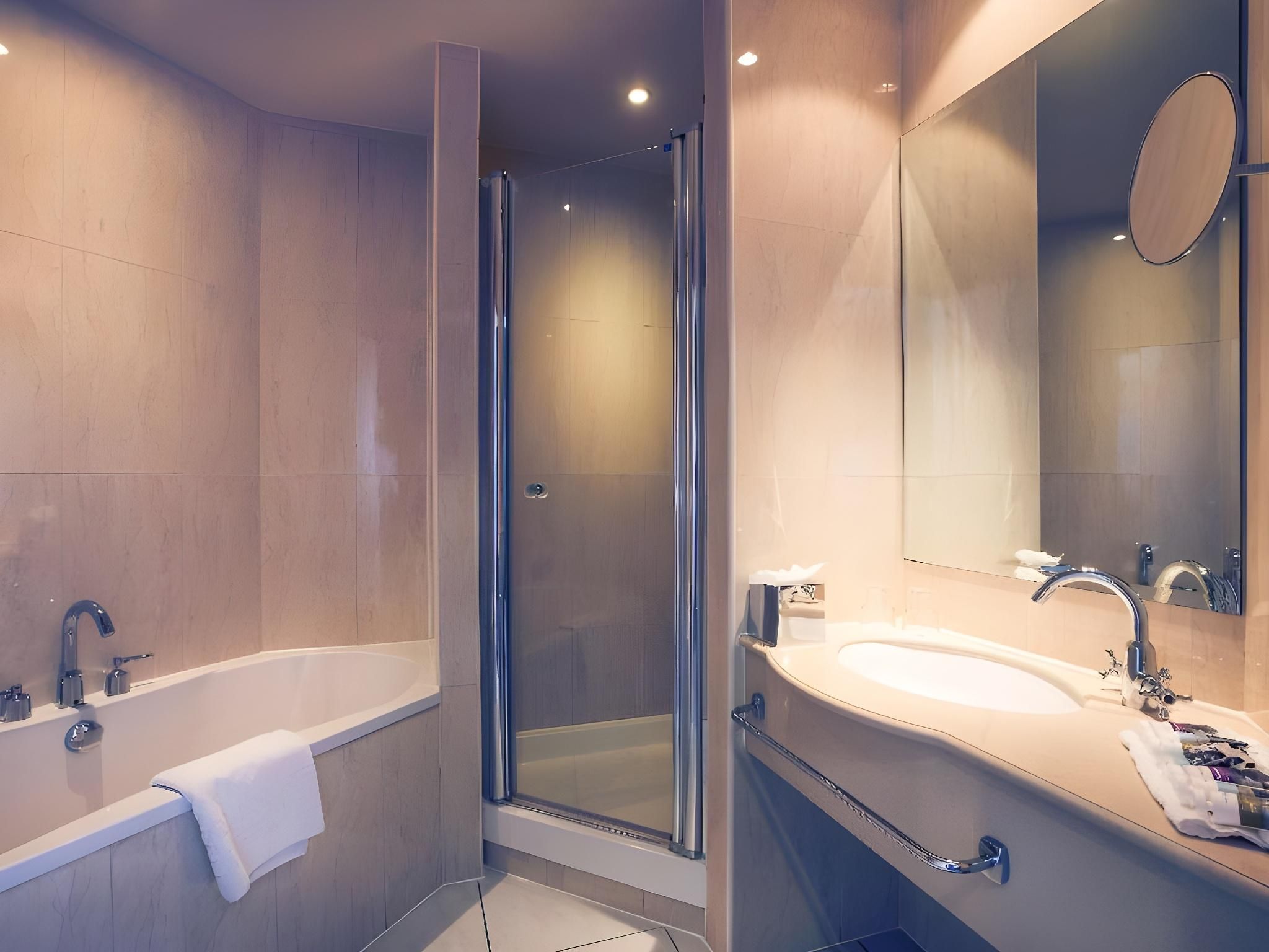 undefined Holland House Hotel Cardiff By Sunday 7