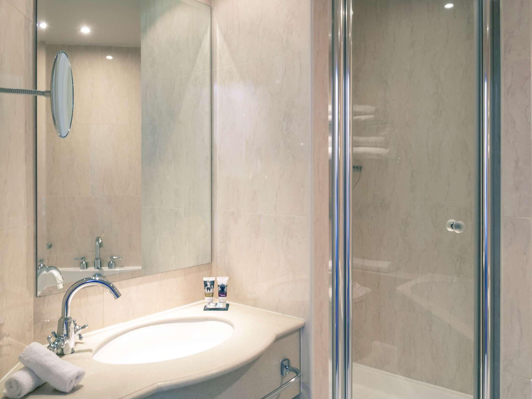 undefined Holland House Hotel Cardiff By Sunday 4