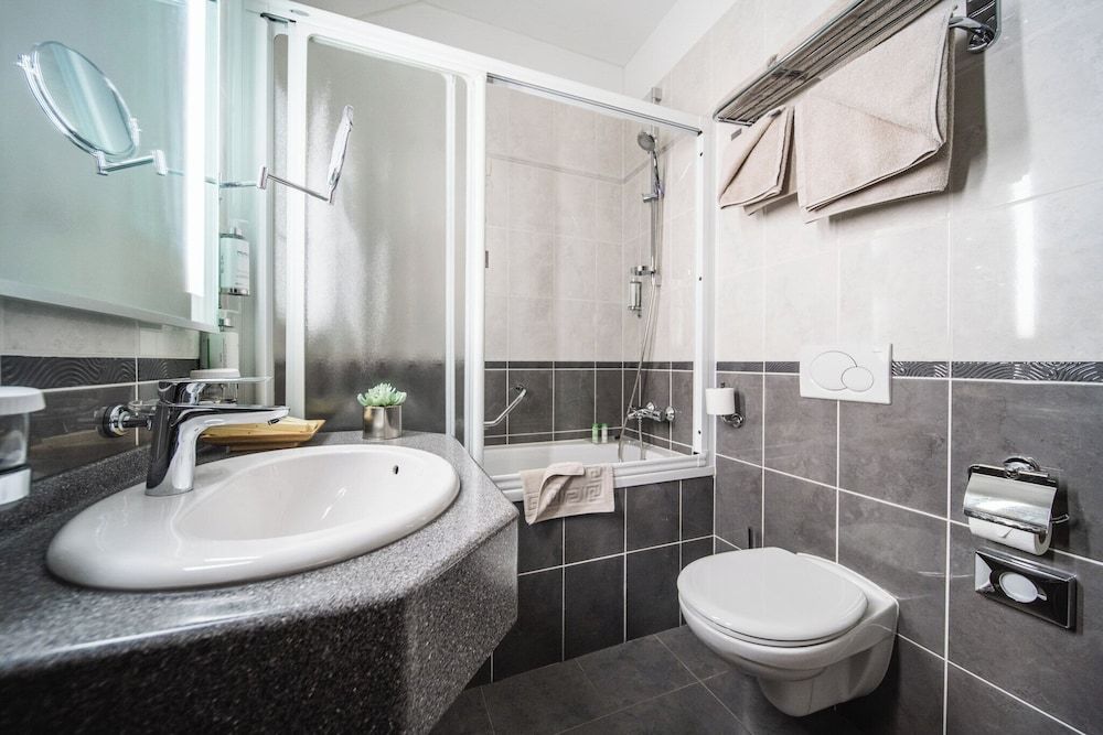 Hotel Kazbek Superior Double Room 16