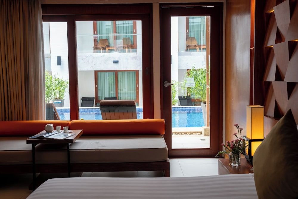 La Flora Resort Patong Deluxe Room, Pool Access (Free Daily Minibar) 6