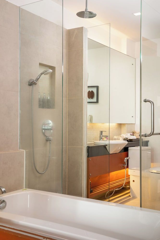 La Flora Resort Patong Deluxe Room, Pool Access (Free Daily Minibar) 5