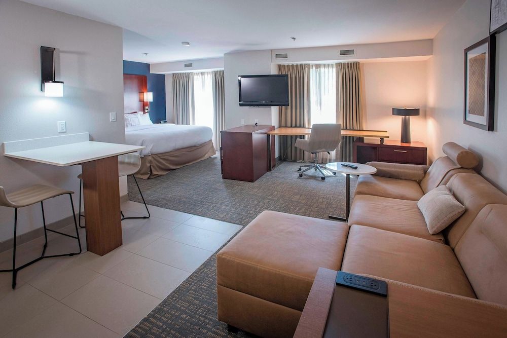 Studio, 1 King Bed with Sofa bed (Mobility/Hearing Accessible, Tub)