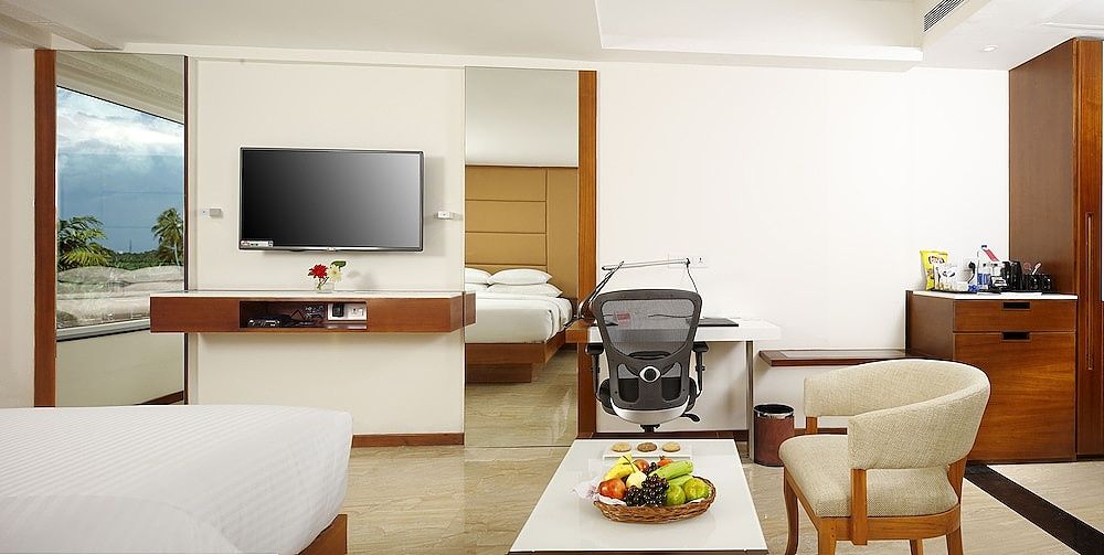 Ramada Resort by Wyndham Cochin 1 King Bed Non Smoking Luxury Room 4