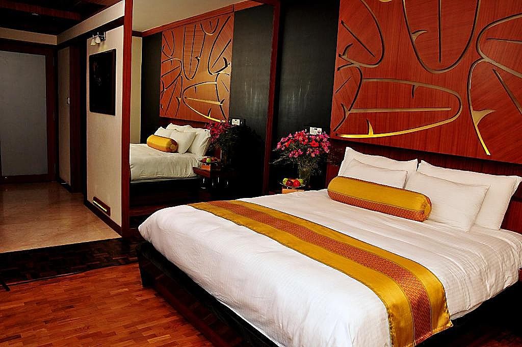 1 King Bed Non Smoking Luxury Lake View Room
