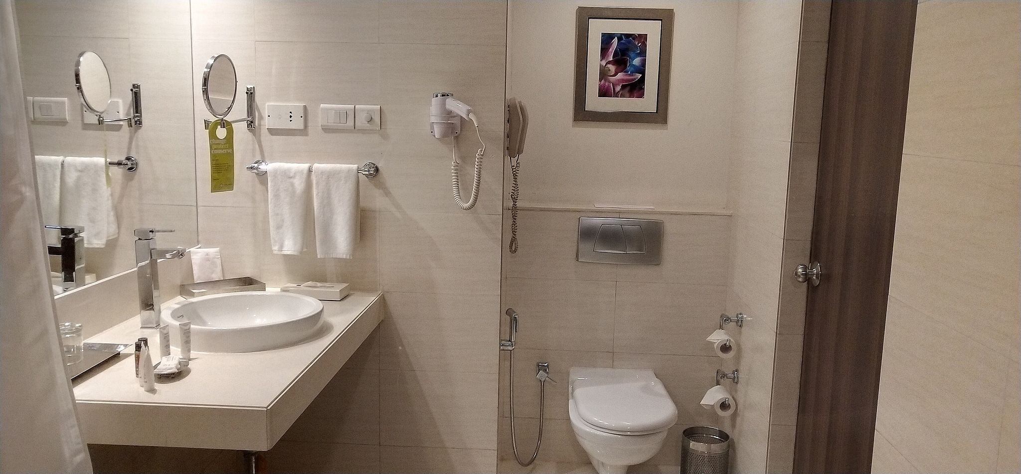 Royal Orchid Central, Pune Deluxe Room with Bathtub 4