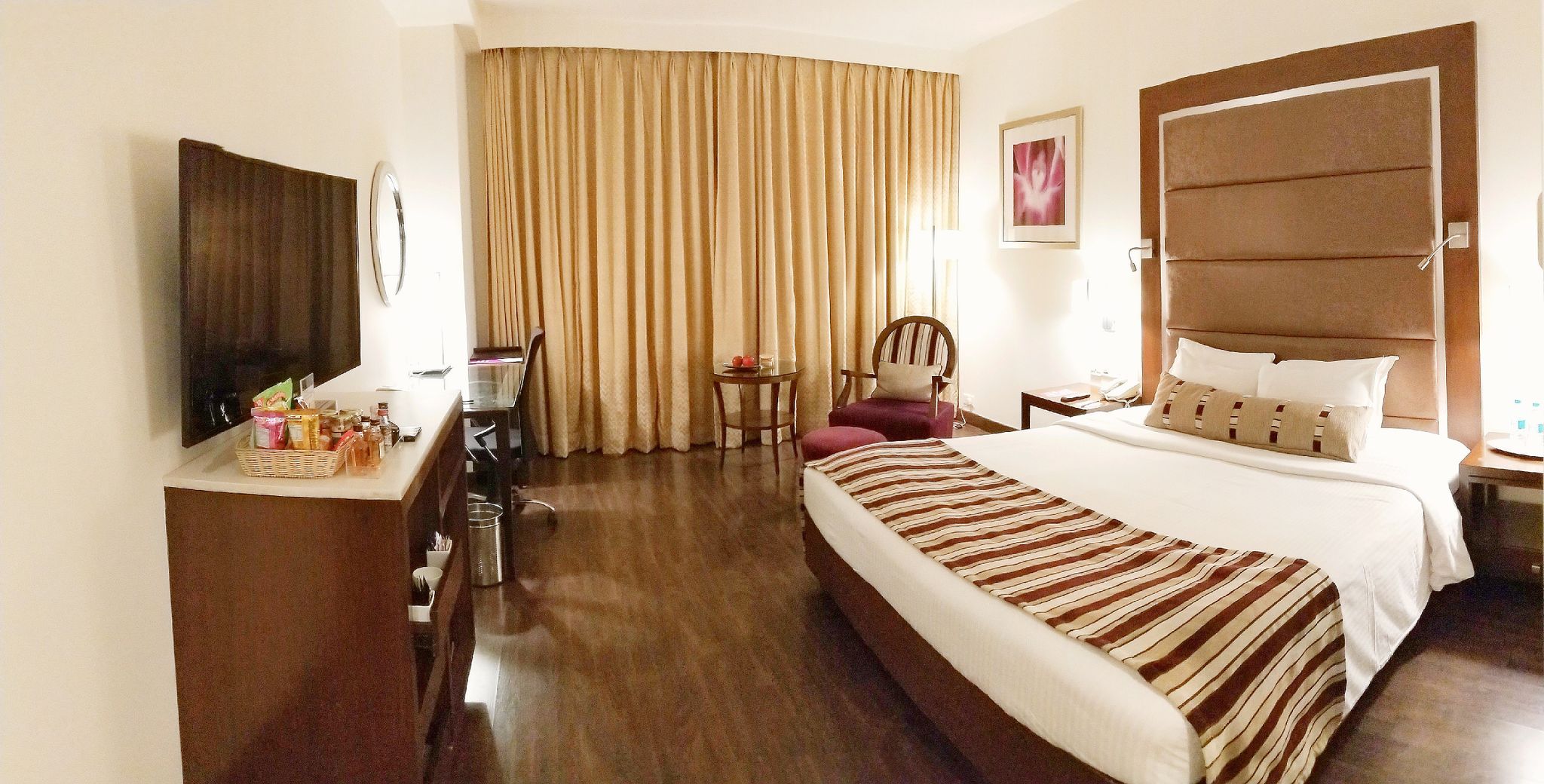 Royal Orchid Central, Pune Deluxe Room with Bathtub 9