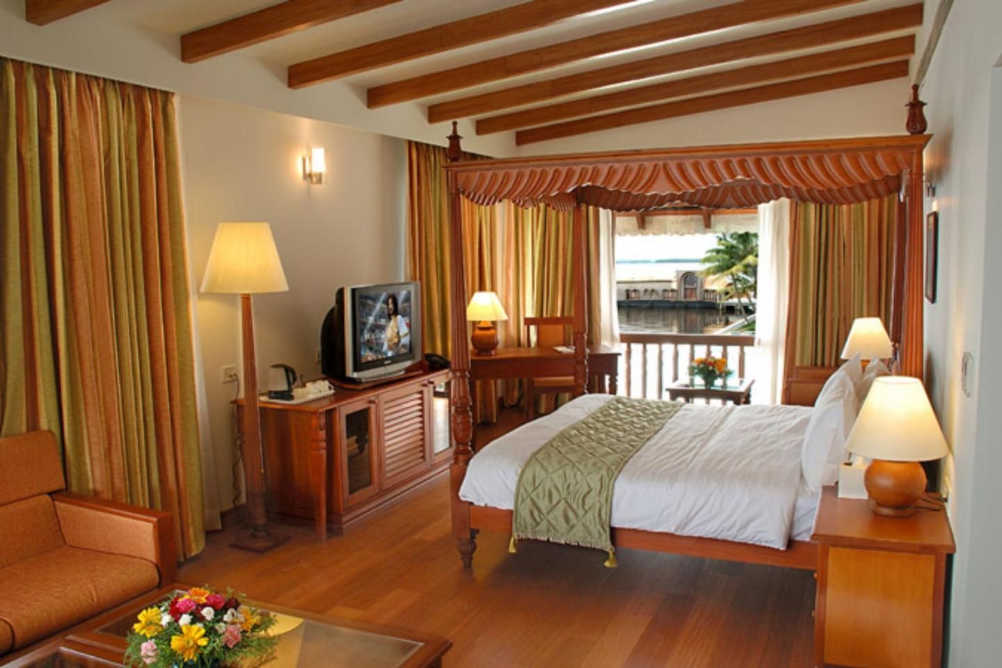 Junior Lake Front Suite - Renovated Rooms