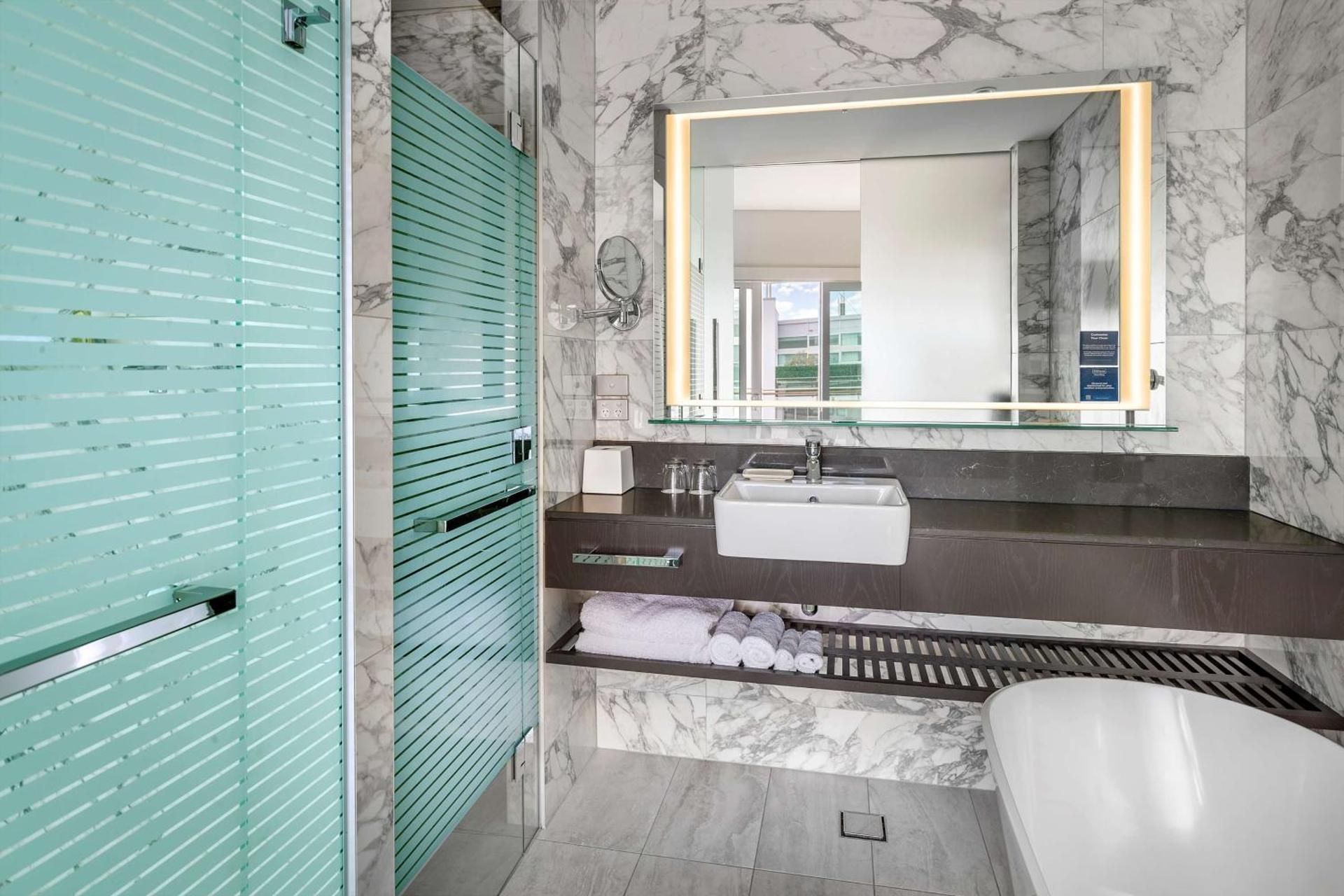 KING PORT SUITE