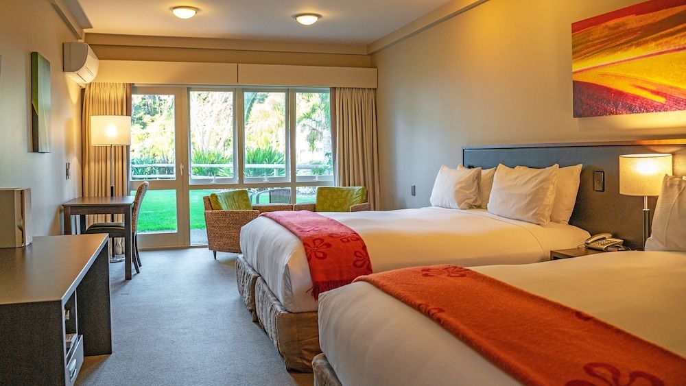 Standard Twin Room 1 King & 1 Queen