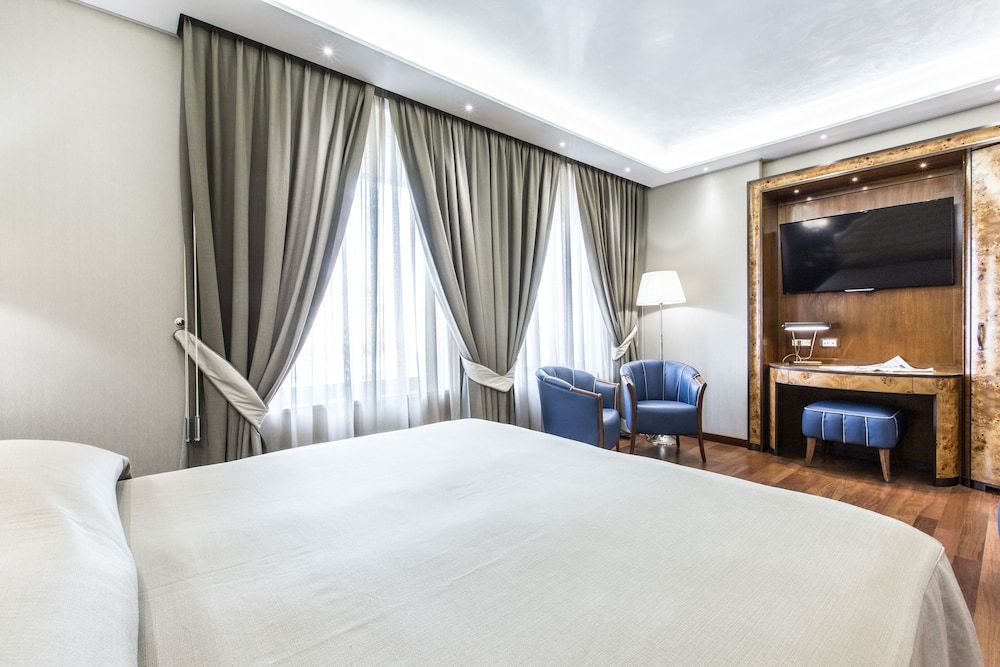 Santa Chiara Hotel Deluxe Double Room, City View 3