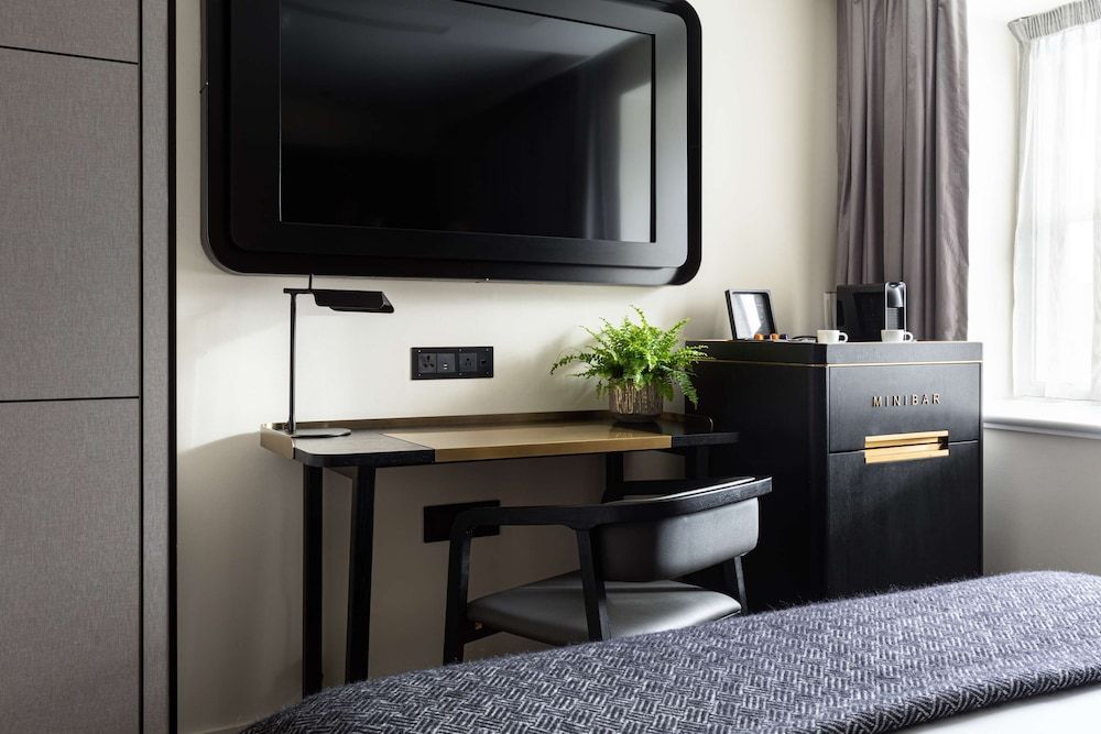 undefined Holmes Hotel London 9