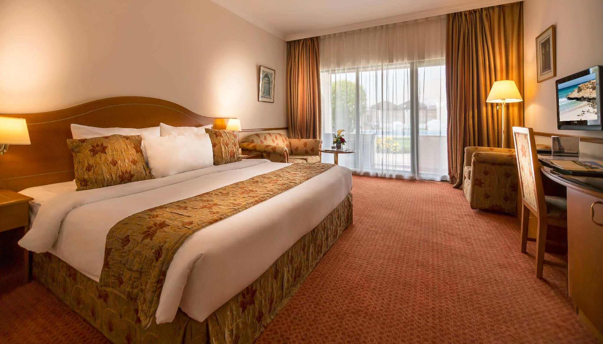 Suite - 1 King Bed 118SQM Free WiFi Kitchenette Living Room