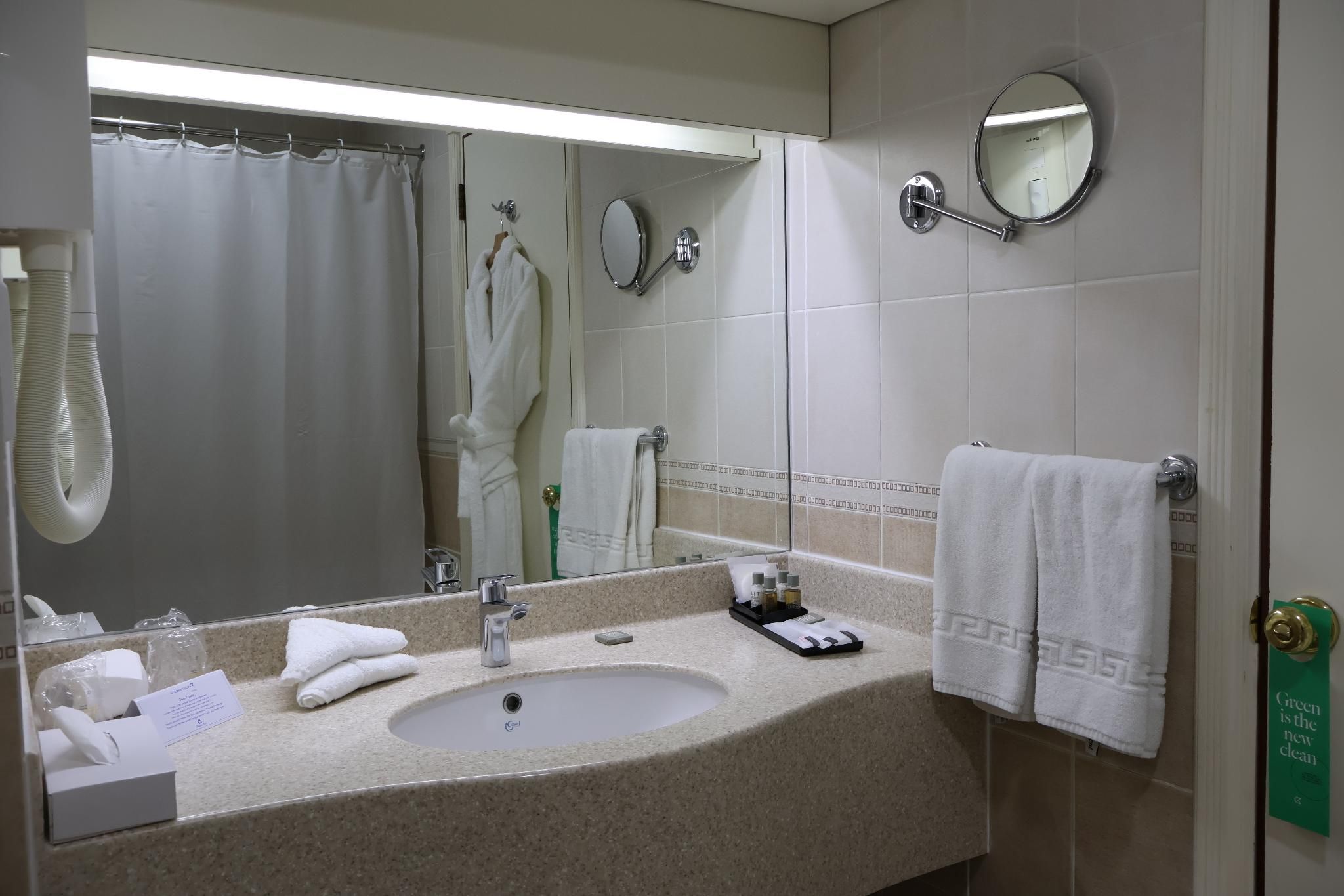 Standard Room - 2 Single Beds 1 Sofa Bed Pool View 31SQM Free WiFi