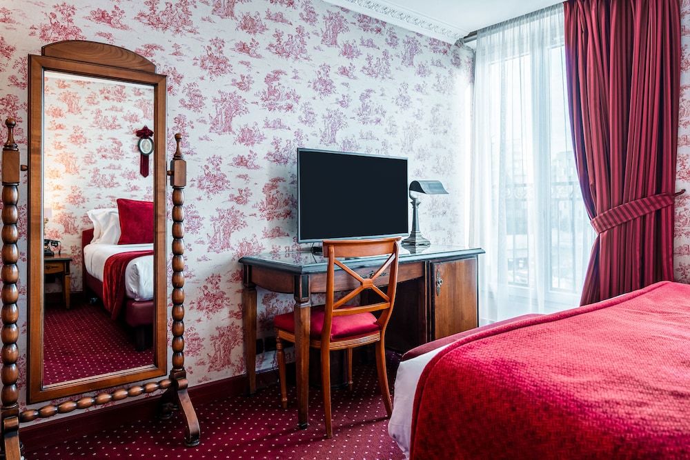 undefined Maison Eugenie 3